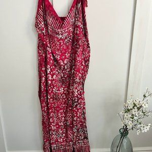 Gorgeous Feminine Pink & White Sarong